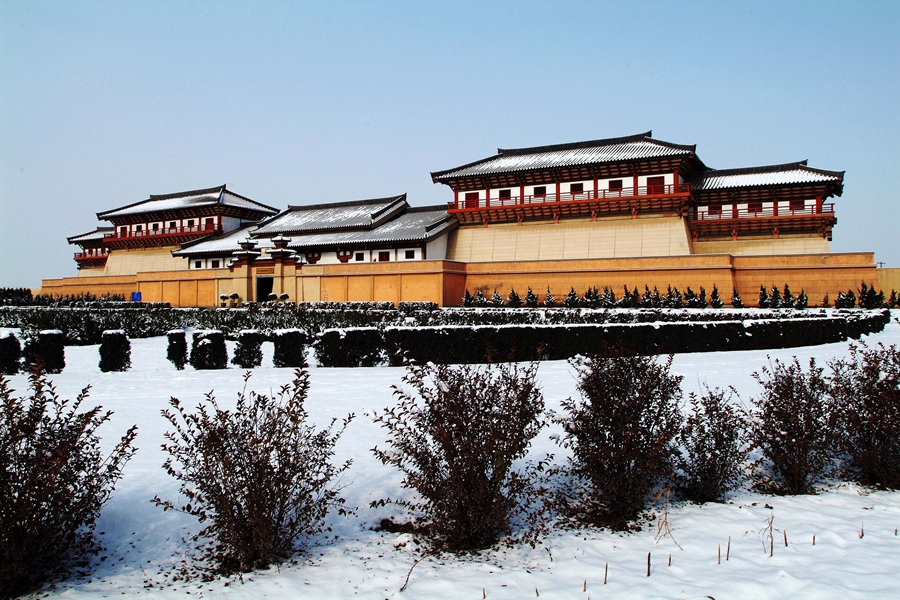 漢陽(yáng)陵南闕門(mén)遺址保護(hù)展示廳雪景圖